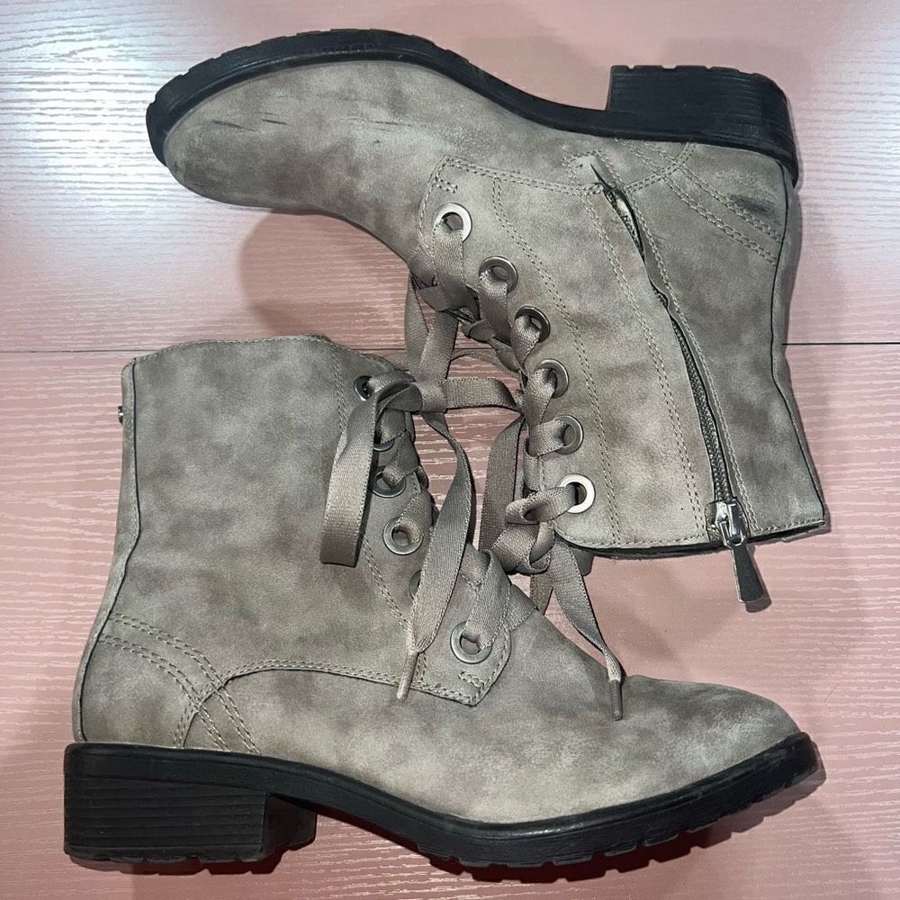 Treasure & Bond Women's Grey Boots